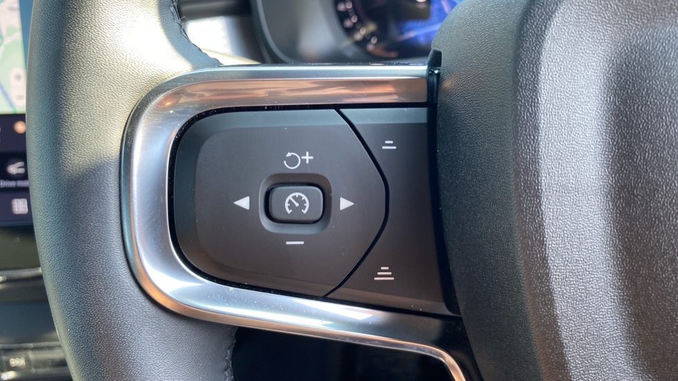 Volvo XC40 2.0 B4P Plus Dark 5dr AWD Auto Petrol Estate - Image 24