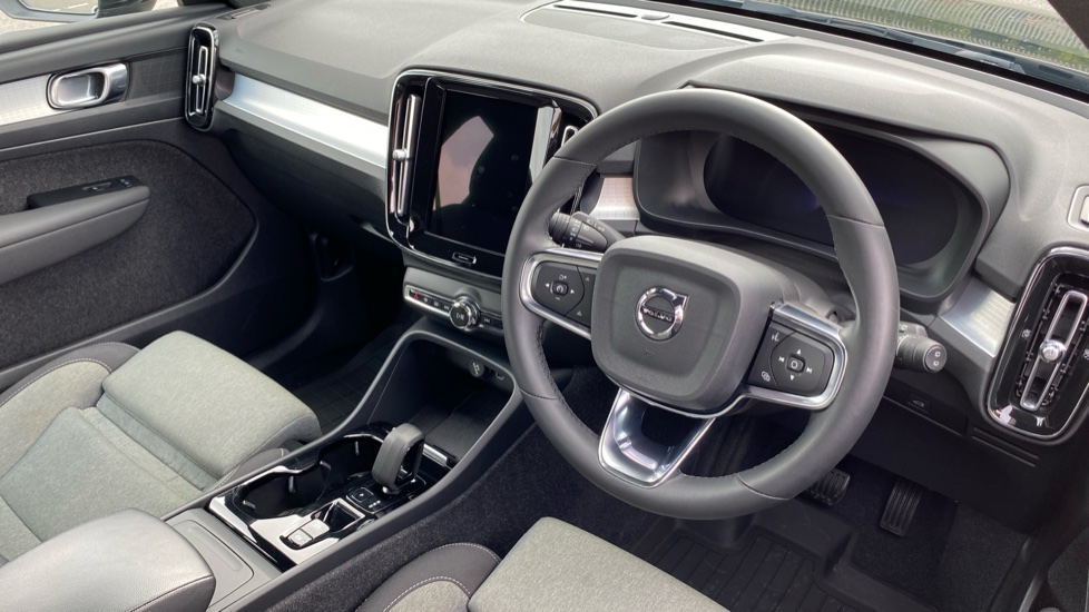 Volvo XC40 2.0 B3P Plus Dark 5dr Auto Petrol Estate - Image 4