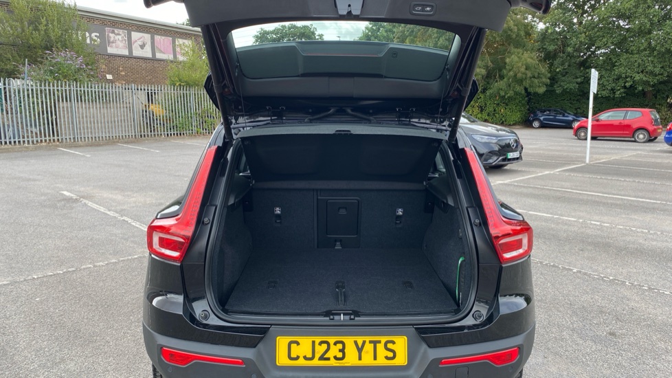 Volvo XC40 2.0 B3P Plus Dark 5dr Auto Petrol Estate - Image 13