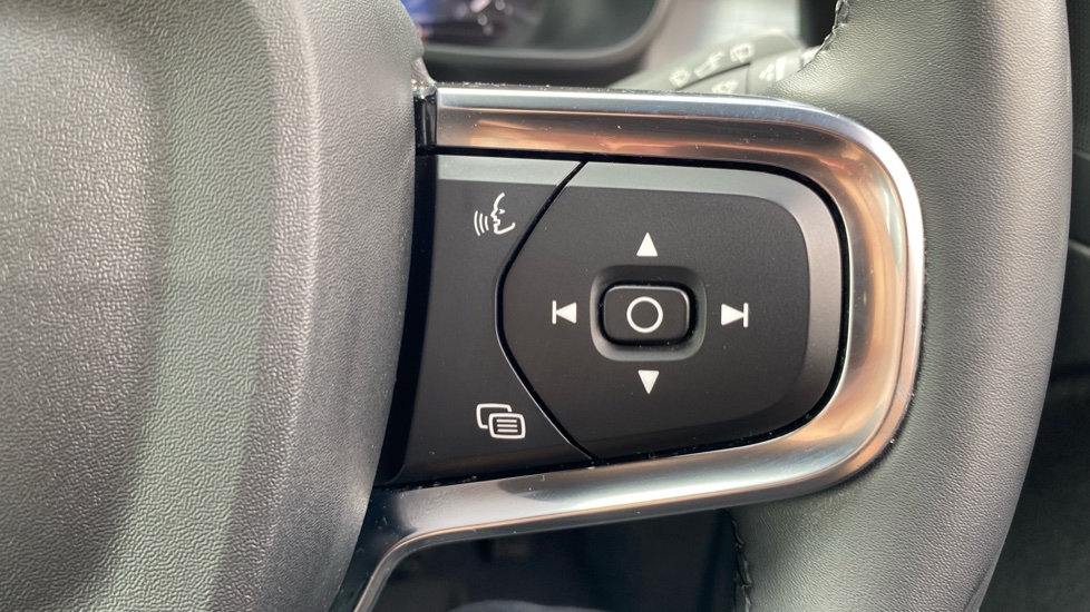 Volvo XC40 2.0 B3P Plus Dark 5dr Auto Petrol Estate - Image 25