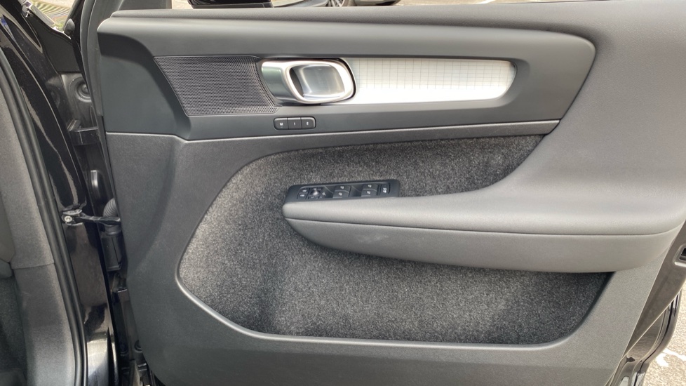 Volvo XC40 2.0 B3P Plus Dark 5dr Auto Petrol Estate - Image 32