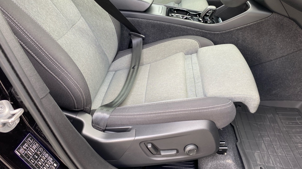 Volvo XC40 2.0 B3P Plus Dark 5dr Auto Petrol Estate - Image 33