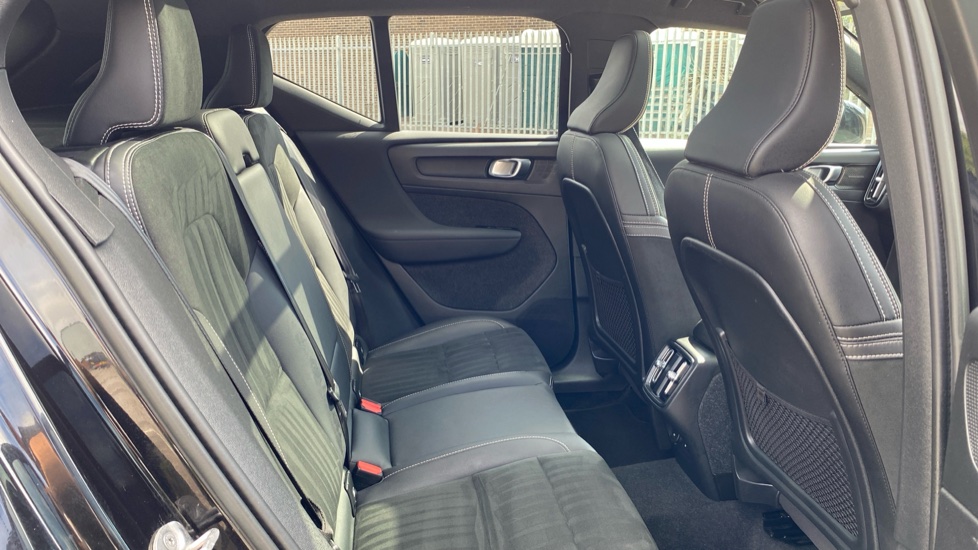 Volvo XC40 1.5 T3 [163] R DESIGN 5dr Geartronic Petrol Estate - Image 6