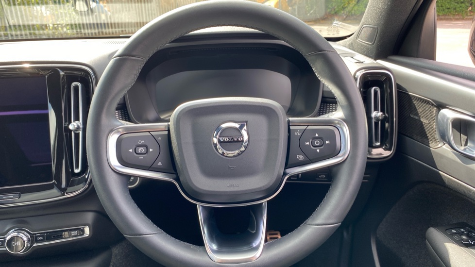 Volvo XC40 1.5 T3 [163] R DESIGN 5dr Geartronic Petrol Estate - Image 10