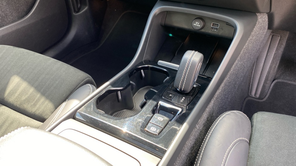 Volvo XC40 1.5 T3 [163] R DESIGN 5dr Geartronic Petrol Estate - Image 25