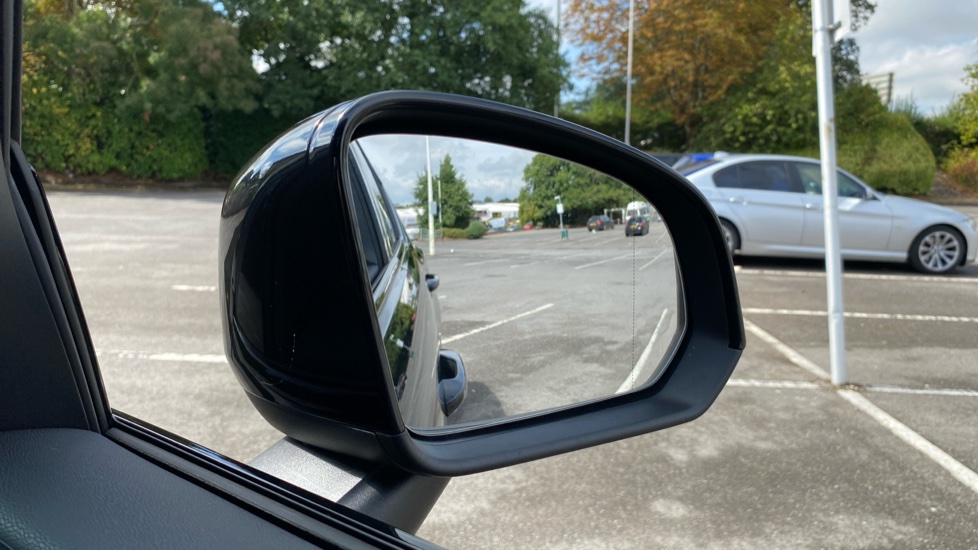 Volvo XC40 1.5 T3 [163] R DESIGN 5dr Geartronic Petrol Estate - Image 31