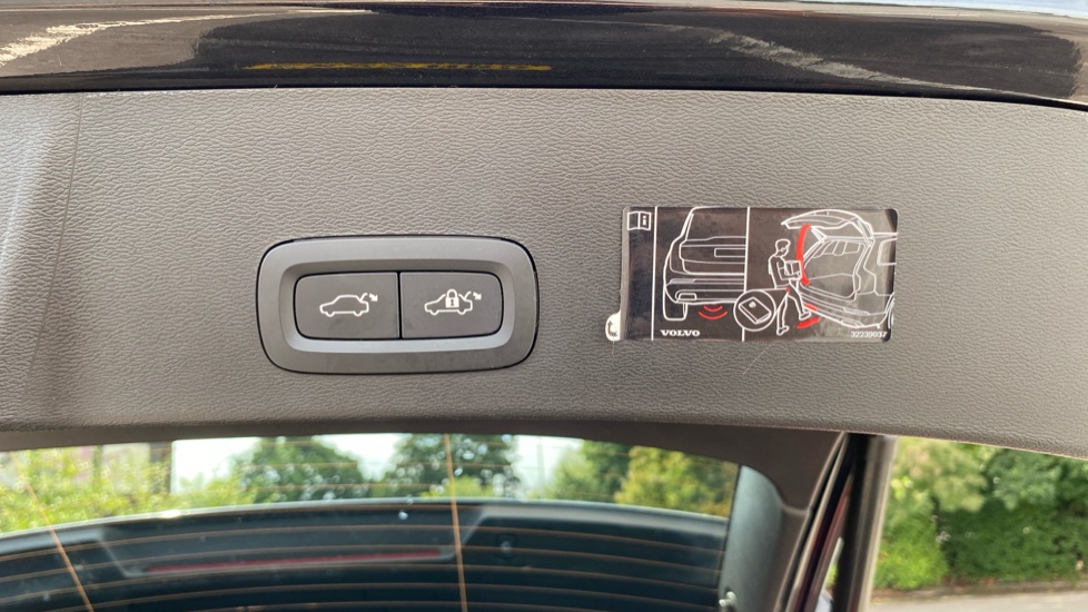Volvo XC40 1.5 T3 [163] R DESIGN 5dr Geartronic Petrol Estate - Image 34