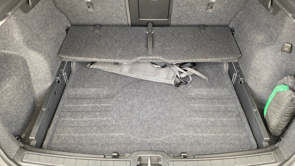 Volvo XC40 1.5 T3 [163] R DESIGN 5dr Geartronic Petrol Estate - Image 35