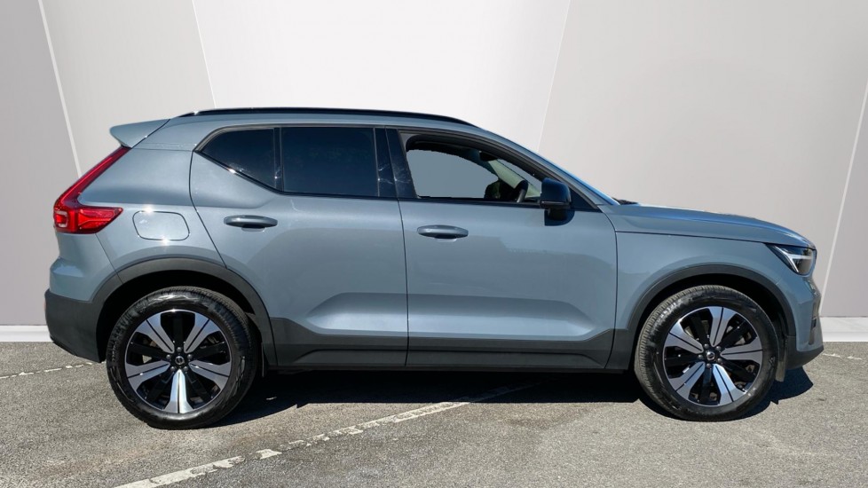 Volvo XC40 1.5 T5 Recharge PHEV Ultimate Dark 5dr Auto Estate - Image 3