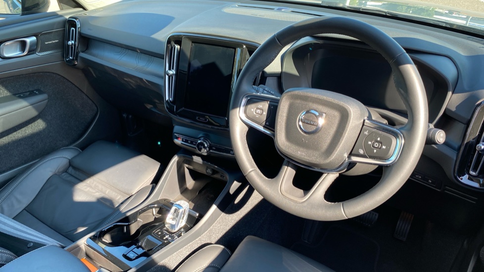Volvo XC40 1.5 T5 Recharge PHEV Ultimate Dark 5dr Auto Estate - Image 4