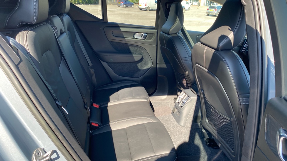 Volvo XC40 1.5 T5 Recharge PHEV Ultimate Dark 5dr Auto Estate - Image 6