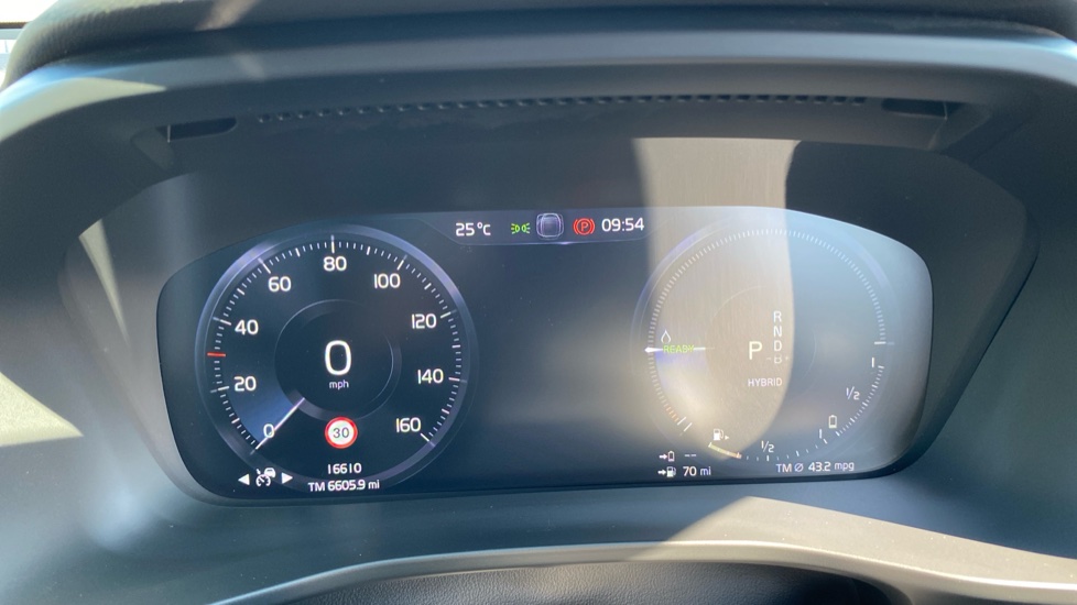 Volvo XC40 1.5 T5 Recharge PHEV Ultimate Dark 5dr Auto Estate - Image 11