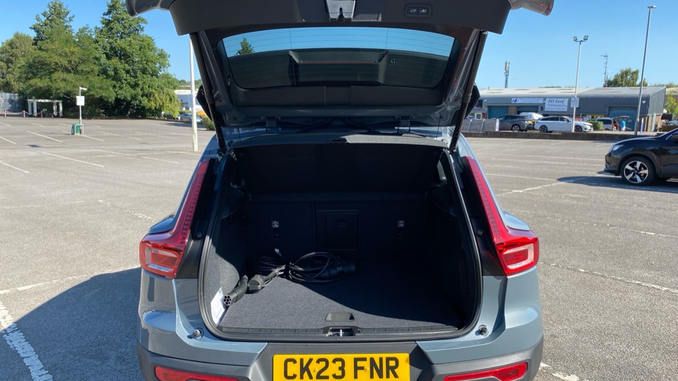 Volvo XC40 1.5 T5 Recharge PHEV Ultimate Dark 5dr Auto Estate - Image 13