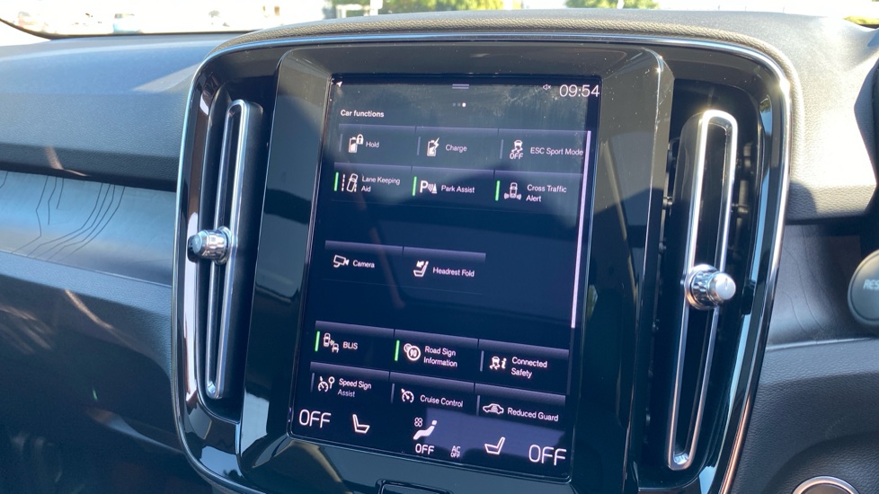 Volvo XC40 1.5 T5 Recharge PHEV Ultimate Dark 5dr Auto Estate - Image 17