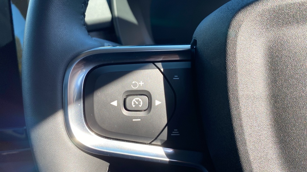 Volvo XC40 1.5 T5 Recharge PHEV Ultimate Dark 5dr Auto Estate - Image 23