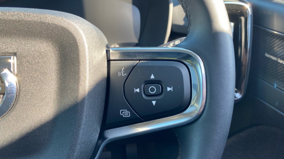 Volvo XC40 1.5 T5 Recharge PHEV Ultimate Dark 5dr Auto Estate - Image 24