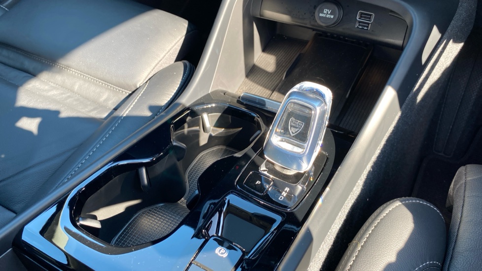 Volvo XC40 1.5 T5 Recharge PHEV Ultimate Dark 5dr Auto Estate - Image 28