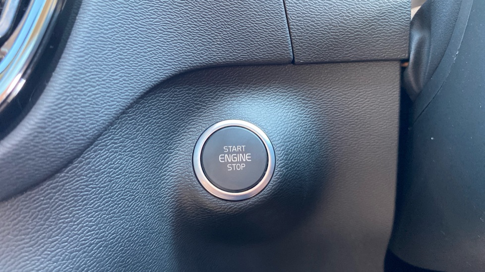 Volvo XC40 1.5 T5 Recharge PHEV Ultimate Dark 5dr Auto Estate - Image 29