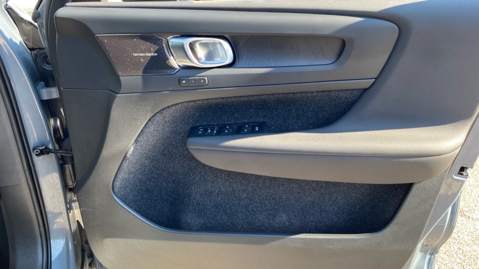 Volvo XC40 1.5 T5 Recharge PHEV Ultimate Dark 5dr Auto Estate - Image 31