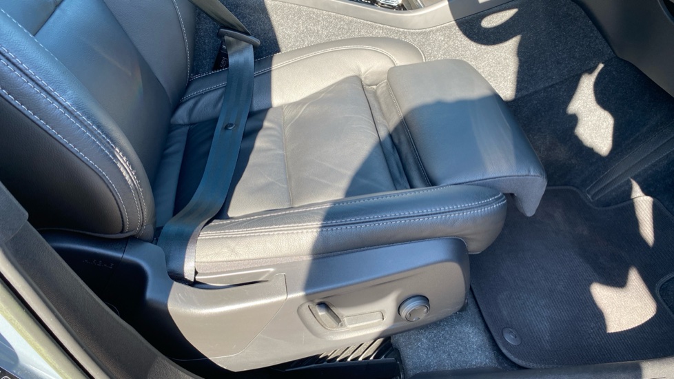 Volvo XC40 1.5 T5 Recharge PHEV Ultimate Dark 5dr Auto Estate - Image 32