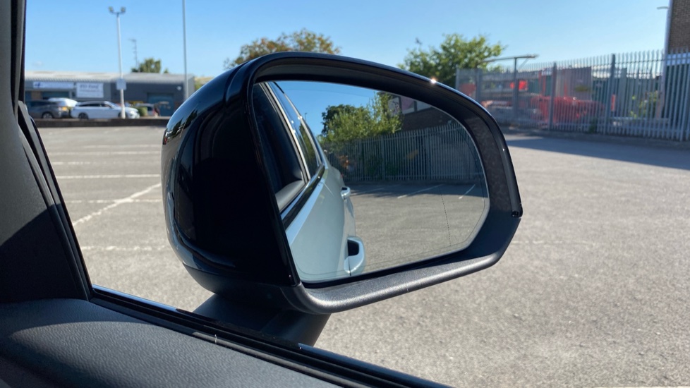 Volvo XC40 1.5 T5 Recharge PHEV Ultimate Dark 5dr Auto Estate - Image 34
