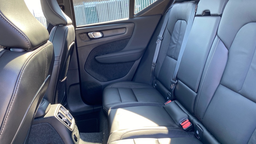 Volvo XC40 1.5 T5 Recharge PHEV Ultimate Dark 5dr Auto Estate - Image 35
