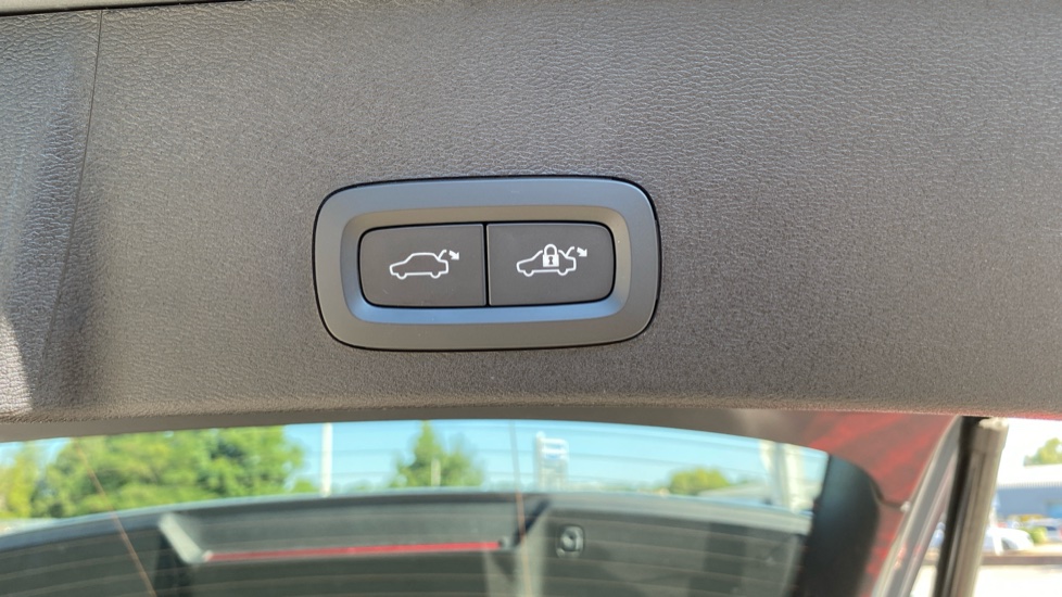 Volvo XC40 1.5 T5 Recharge PHEV Ultimate Dark 5dr Auto Estate - Image 37