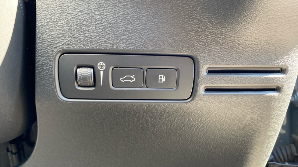 Volvo XC40 1.5 T5 Recharge PHEV Ultimate Dark 5dr Auto Estate - Image 38