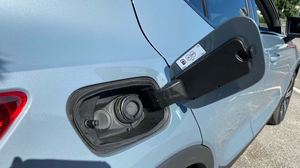 Volvo XC40 1.5 T5 Recharge PHEV Ultimate Dark 5dr Auto Estate - Image 39