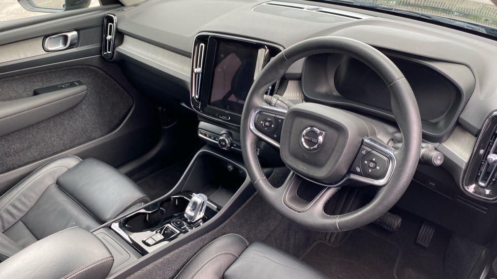 Volvo XC40 2.0 B3P Plus Dark 5dr Auto Petrol Estate - Image 4
