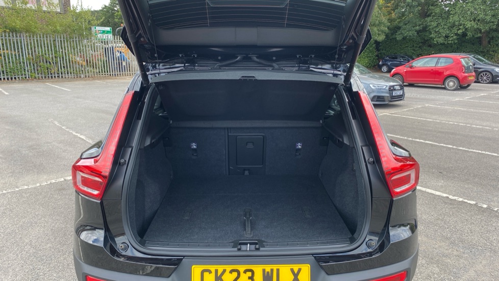 Volvo XC40 2.0 B3P Plus Dark 5dr Auto Petrol Estate - Image 13