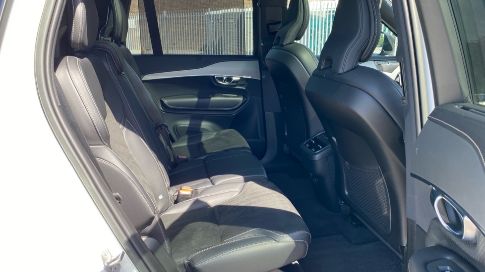 Volvo XC90 2.0 B5D [235] R DESIGN 5dr AWD Geartronic Diesel Estate - Image 6
