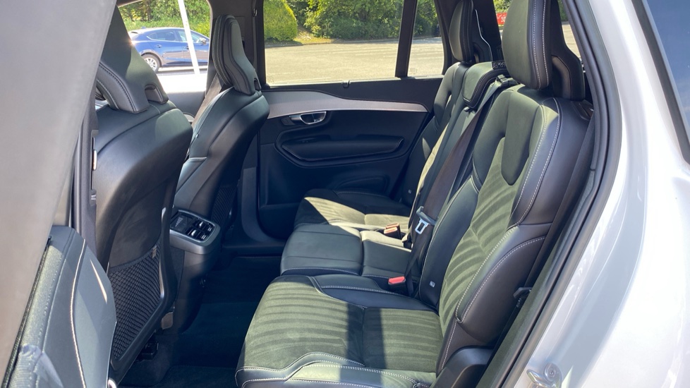Volvo XC90 2.0 B5D [235] R DESIGN 5dr AWD Geartronic Diesel Estate - Image 35