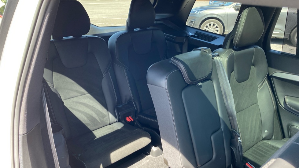 Volvo XC90 2.0 B5D [235] R DESIGN 5dr AWD Geartronic Diesel Estate - Image 42