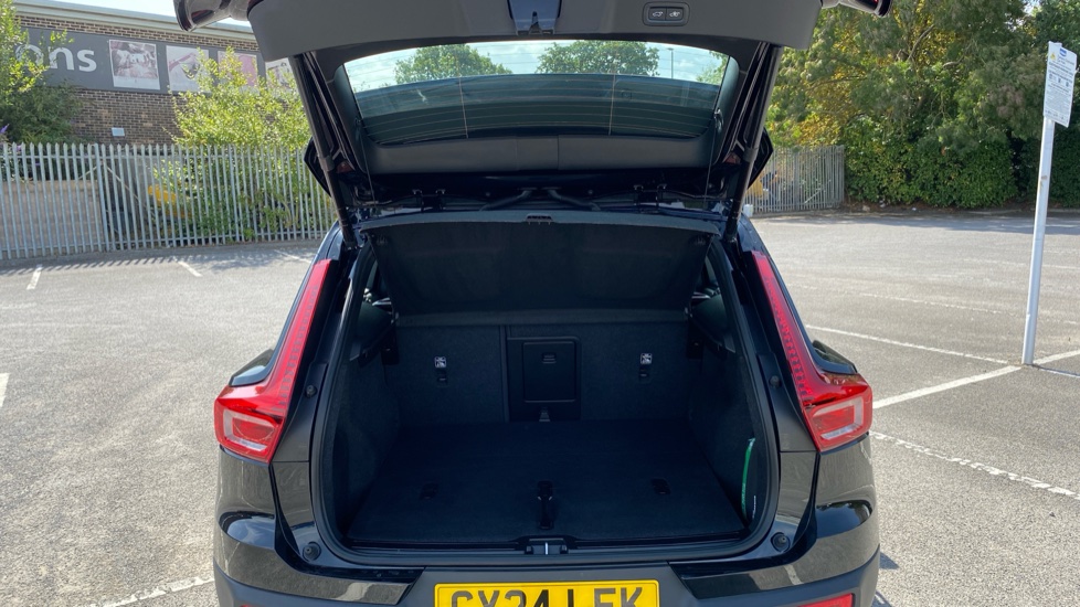 Volvo XC40 2.0 B3P Plus Dark 5dr Auto Petrol Estate - Image 13