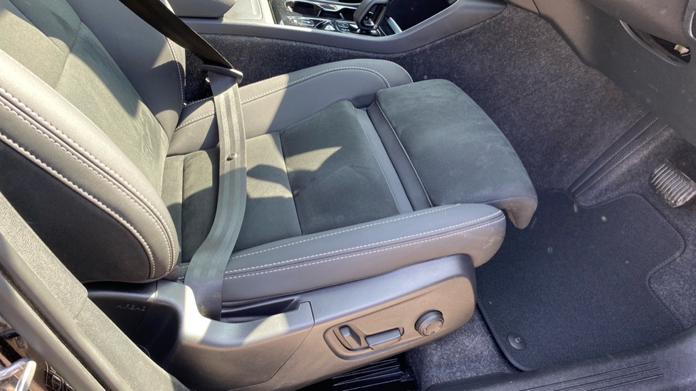 Volvo XC40 2.0 B3P Plus Dark 5dr Auto Petrol Estate - Image 33