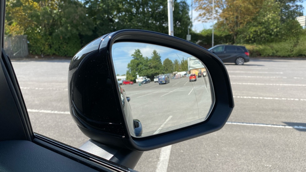 Volvo XC40 2.0 B3P Plus Dark 5dr Auto Petrol Estate - Image 35