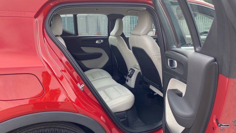 Volvo XC40 1.5 T5 Recharge PHEV Inscription Pro 5dr Auto Estate - Image 6