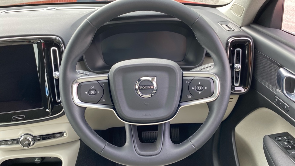 Volvo XC40 1.5 T5 Recharge PHEV Inscription Pro 5dr Auto Estate - Image 10