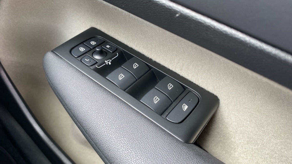 Volvo XC40 1.5 T5 Recharge PHEV Inscription Pro 5dr Auto Estate - Image 24