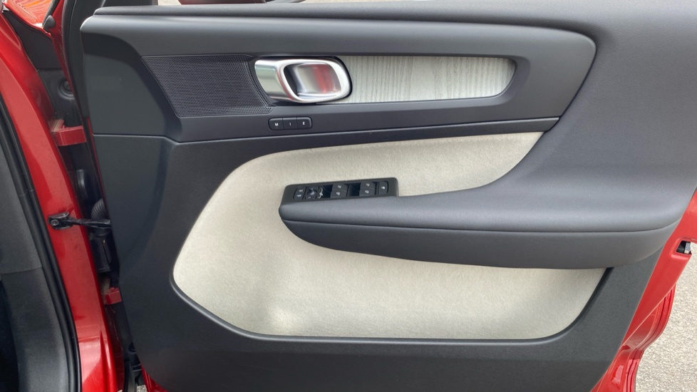 Volvo XC40 1.5 T5 Recharge PHEV Inscription Pro 5dr Auto Estate - Image 29