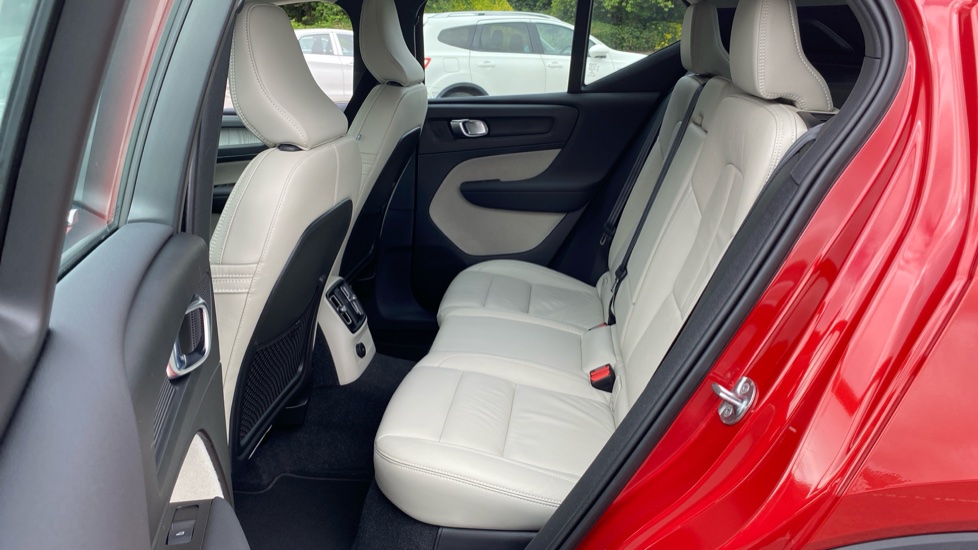 Volvo XC40 1.5 T5 Recharge PHEV Inscription Pro 5dr Auto Estate - Image 33