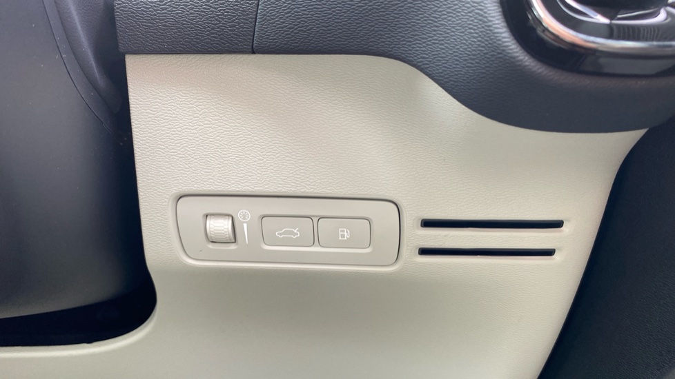 Volvo XC40 1.5 T5 Recharge PHEV Inscription Pro 5dr Auto Estate - Image 37