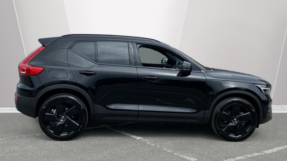 Volvo XC40 2.0 B4P Plus Pro Black Edition 5dr Auto Petrol Estate - Image 3