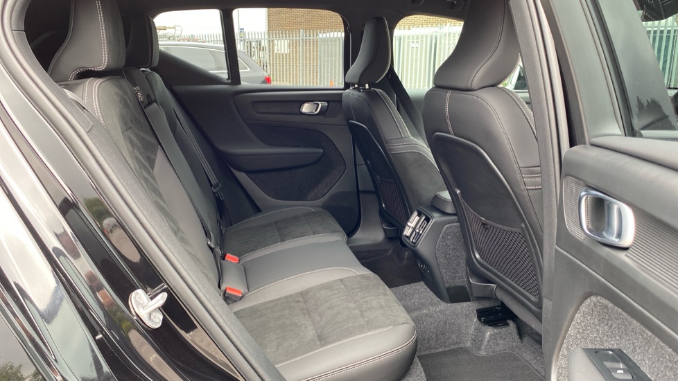 Volvo XC40 2.0 B4P Plus Pro Black Edition 5dr Auto Petrol Estate - Image 6