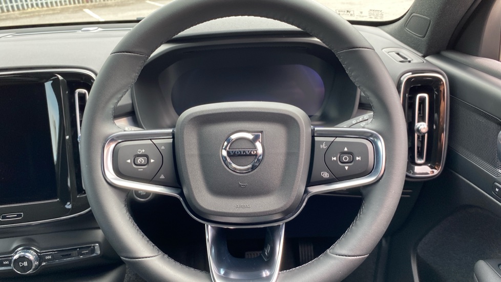 Volvo XC40 2.0 B4P Plus Pro Black Edition 5dr Auto Petrol Estate - Image 10