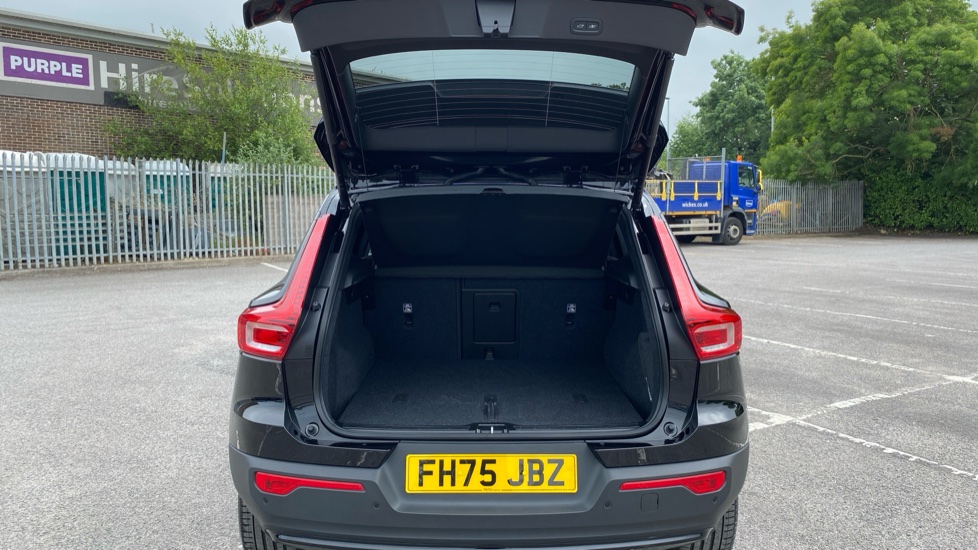 Volvo XC40 2.0 B4P Plus Pro Black Edition 5dr Auto Petrol Estate - Image 13