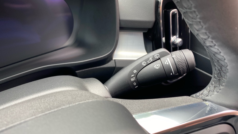 Volvo XC40 2.0 B4P Plus Pro Black Edition 5dr Auto Petrol Estate - Image 25