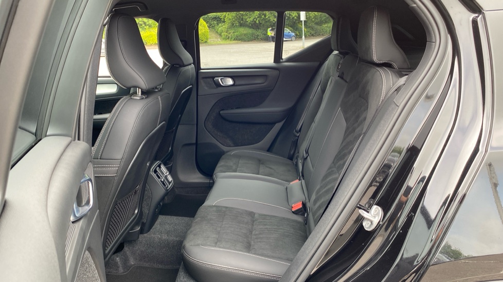 Volvo XC40 2.0 B4P Plus Pro Black Edition 5dr Auto Petrol Estate - Image 35