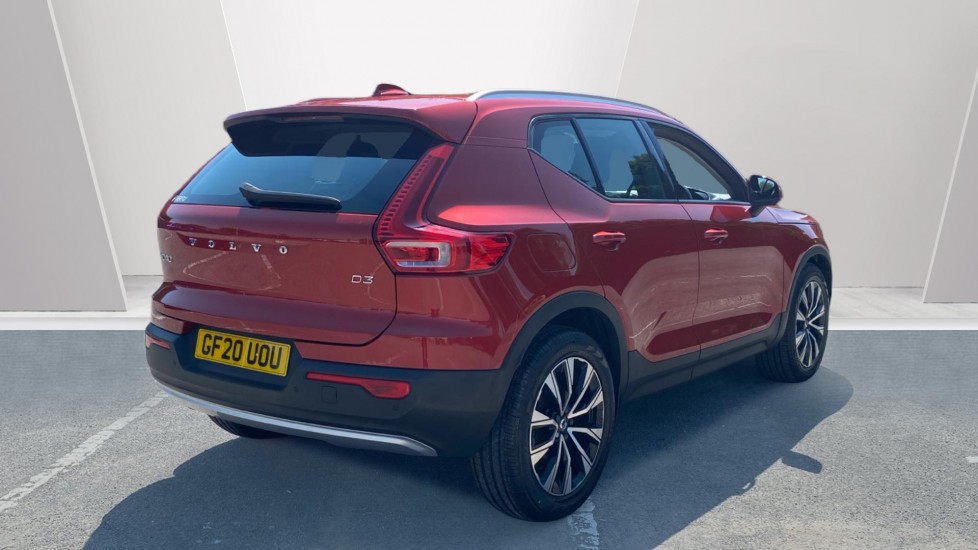 Volvo XC40 2.0 D3 Momentum 5dr Geartronic Diesel Estate - Image 2